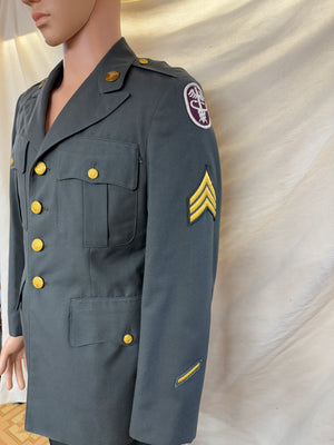 Authentic US ARMY Serge Wool JACKET is the Size 38R