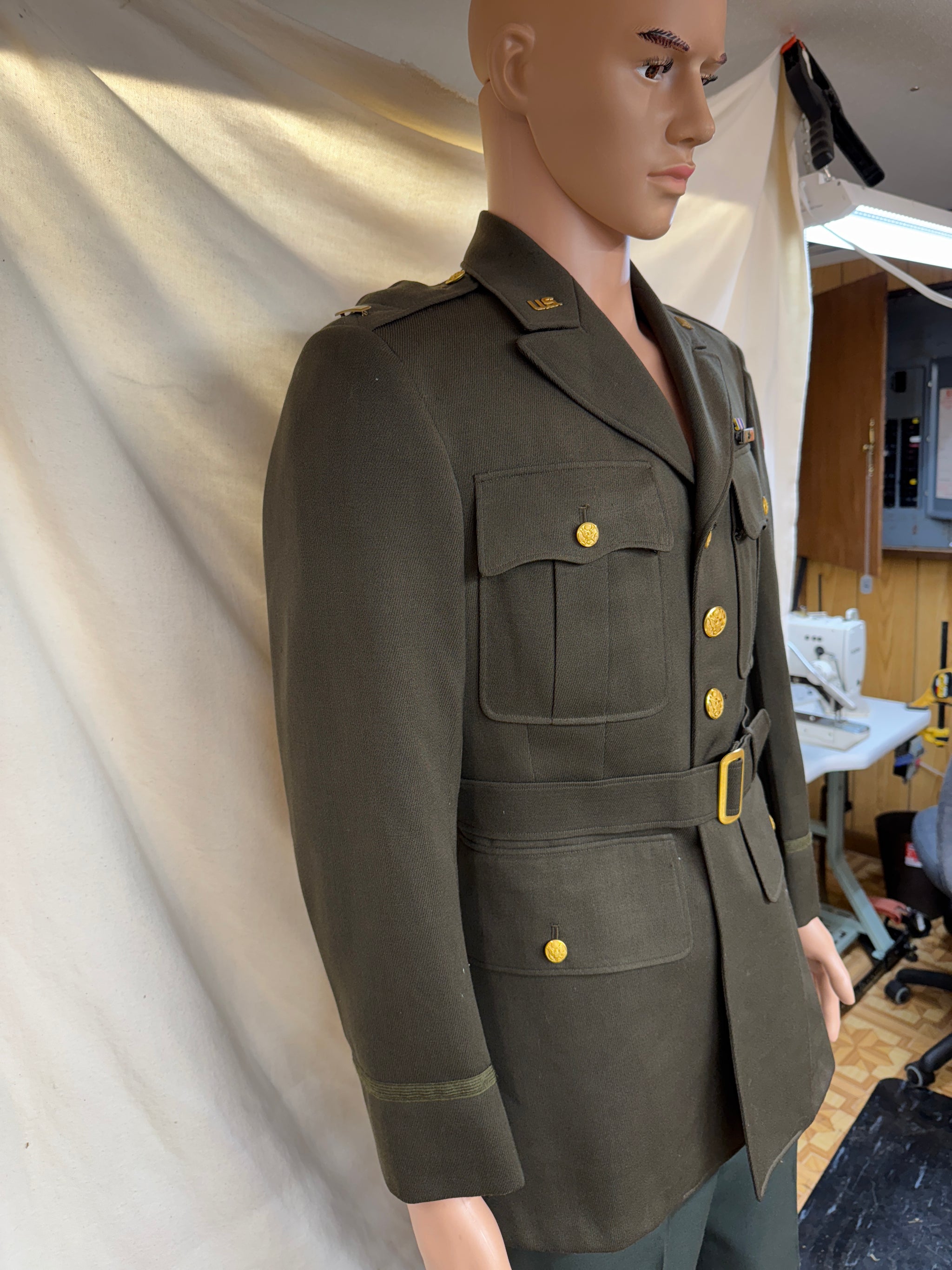 ORIGINAL WWII US ARMY OFFICERS , UNIFORM DRESS COAT “DATED” ORIGINAL WWII US ARMY OFFICERS , UNIFORM DRESS COAT “DATED”