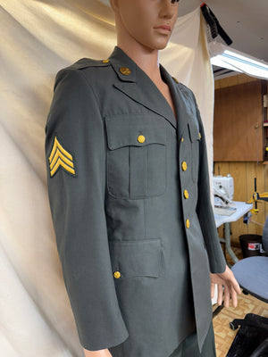 Authentic US ARMY Serge Wool JACKET is the Size 38R