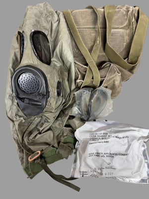 US Army Issue - M17 Series - Protective Gas Mask - Size M/L W/Hood + spare lenses & carrying bag Kit