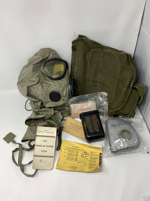 US Army Issue - M17 Series - Protective Gas Mask  Size Medium W/Hood + Complete Kit